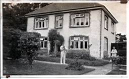 Arthur Moss, John Moss, Mary Ellen
                          Croasdaile, Wood Lodge circa 1928.jpg